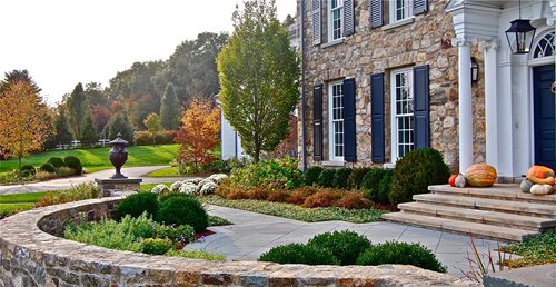 Design ideas for landscaping Colonial-style homes