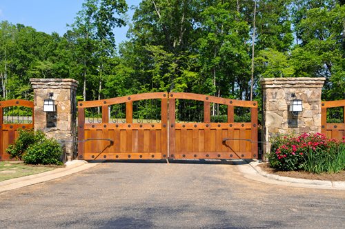 Driveway Wooden Entrance Gates