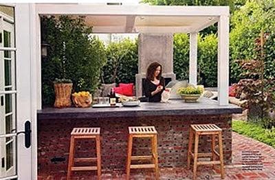 Outdoor Kitchen Designs Pictures on This Outdoor Kitchen Has A Large Entertaining Zone That Can Be Used