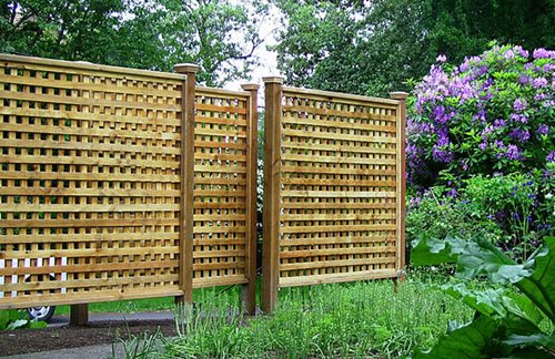 Wood Fence Pros & Cons - Landscaping Network
