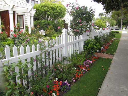 Front Yard Landscaping with Fence
