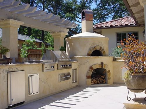 Design ideas, planning tips and appliance options for outdoor kitchens
