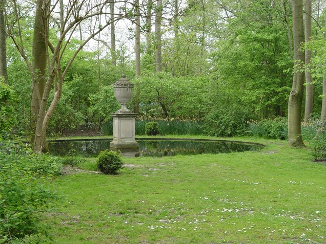 simple-backyard-simple-pond-elegant-pond-maureen-gilmer_1934.jpg