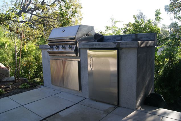 Small Outdoor KitchenSimple Built-in BarbecuesZ Freedman Landscape 