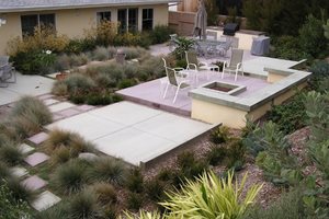 Backyard Entertainment Area
Concrete Paving
FormLA Landscaping, Inc.
Tujunga, CA