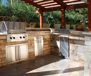 Outdoor Kitchen Stone Veneer
