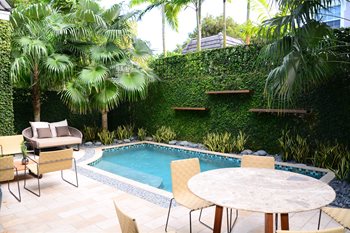 小，游泳池，飞溅泳池游泳池刘易斯Aqui景观+建筑设计，LLC。迈阿密，佛罗里达州