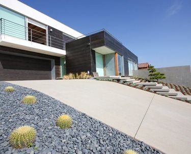 现代车道游泳池接地景观建筑和规划Encinitas，加州