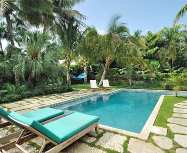 热带，游泳池，躺椅，手掌，绿色Craig Reynolds景观建筑Key West，佛罗里达州