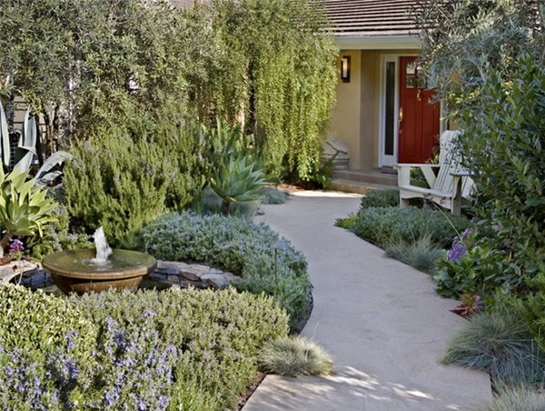 Small Front Yard Design
Front Yard Landscaping
ALIDA ALDRICH LANDSCAPE DESIGN
Santa Barbara, CA