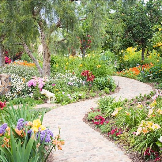 Pathway Design Tips Landscaping Network, How To Create A Curved Garden Path
