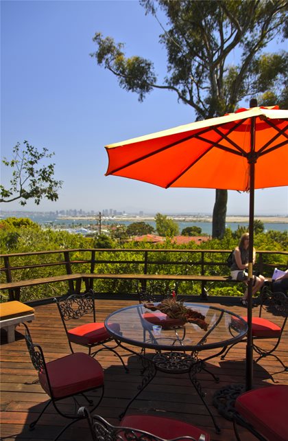 甲板，桌子，伞，长凳，橘子加州花园旅游景观网络卡里梅萨，加州