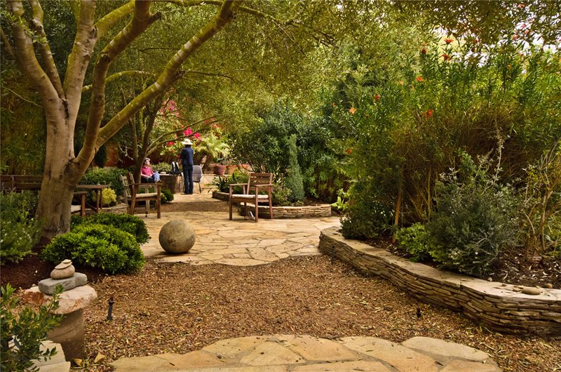 Flagstone, Mulch, Orb加利福尼亚花园旅游景观网络卡利梅萨，加州