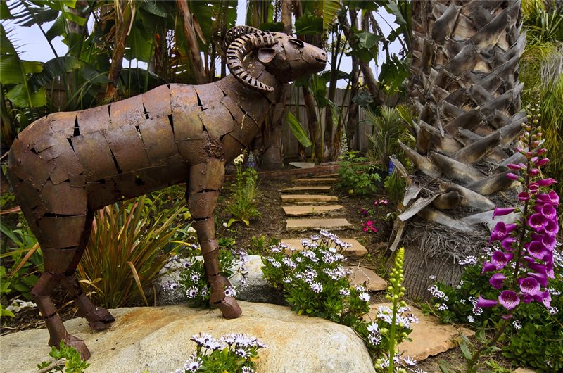 雕塑，金属，公羊加州花园旅游景观网络卡利梅萨，加州