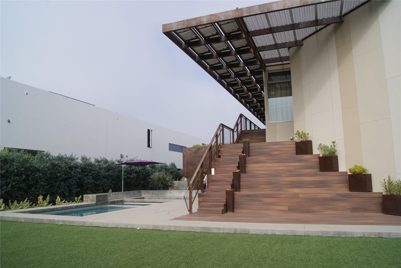 甲板楼梯，甲板栏杆甲板设计z freedman景观设计威尼斯，加州
