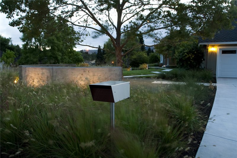 Front Yard Lighting
Front Yard Landscaping
Shades of Green Landscape Architecture
Sausalito, CA