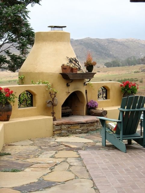 加利福尼亚州圣地亚哥的Adobe户外壁炉地中海壁炉设计