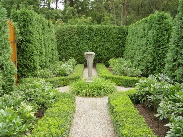 Formal Garden, Hedges, Boxwood, Sundial
Michigan Landscaping
Deborah Silver and Co.
Sylvan Lake, MI