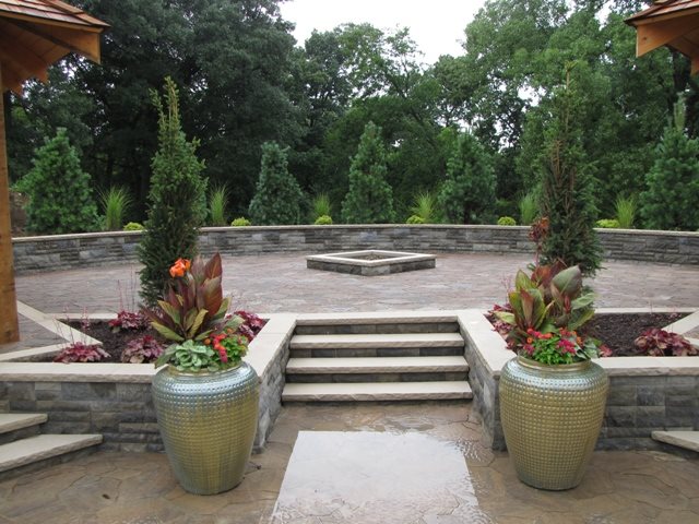 Diamond Fire Pit, Glazed Containers
Midwest Landscaping
Outdoor Innovations
Aledo, IL
