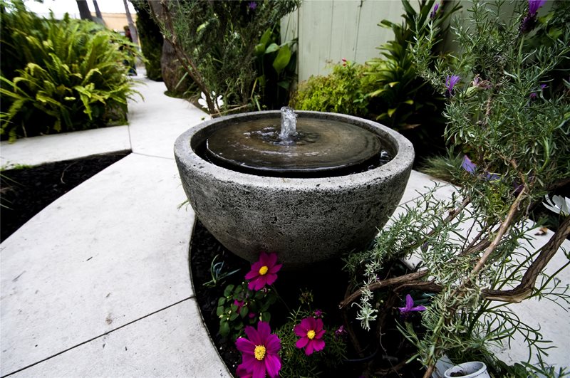 简单喷泉，花园喷泉现代美化园林绿化网络Calimesa，CA