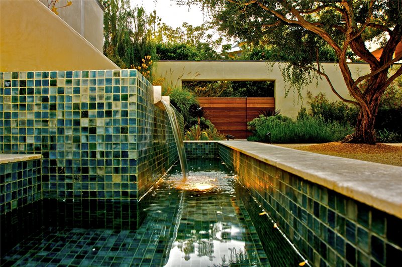 定制喷泉，瓷砖喷泉马赛克瓷砖fiore设计北好莱坞，加利福尼亚州