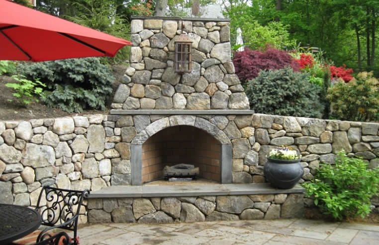 Corner Outdoor Fireplace
Northeast Landscaping
Greayer Design Associates
Harvard, MA