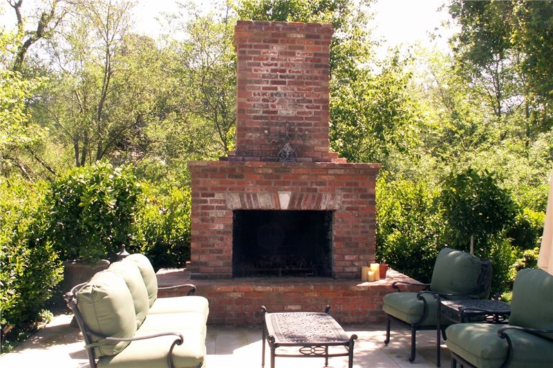 后院砖壁炉，木材户外壁炉户外壁炉宽限期设计协会，加利福尼亚州圣塔芭芭拉