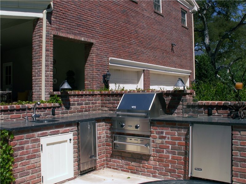 Brick Grill, Outdoor Refrigerator
Outdoor Kitchen
Grace Design Associates
Santa Barbara, CA