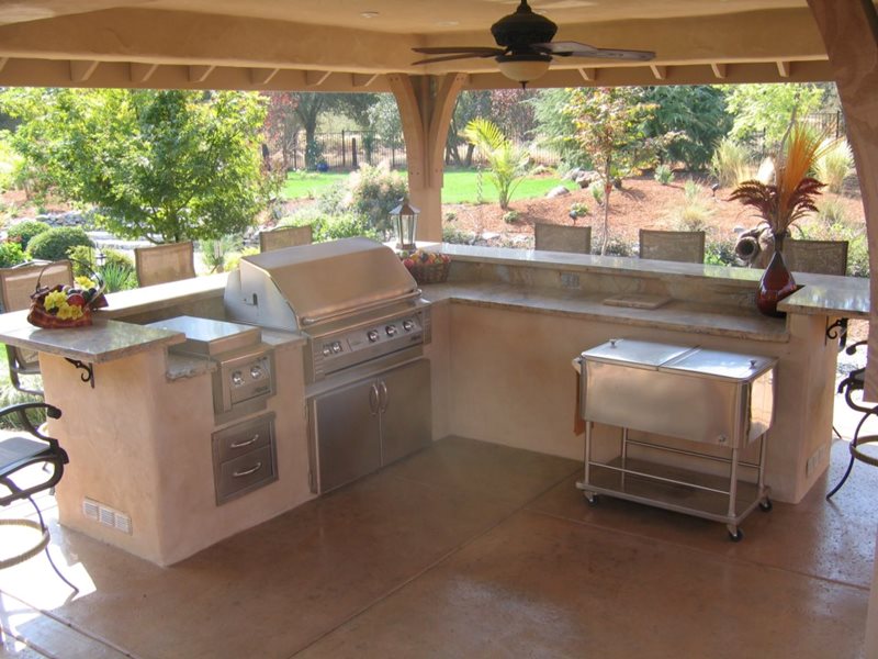 分割水平室外厨房最近添加简单的优雅Rocklin, CA