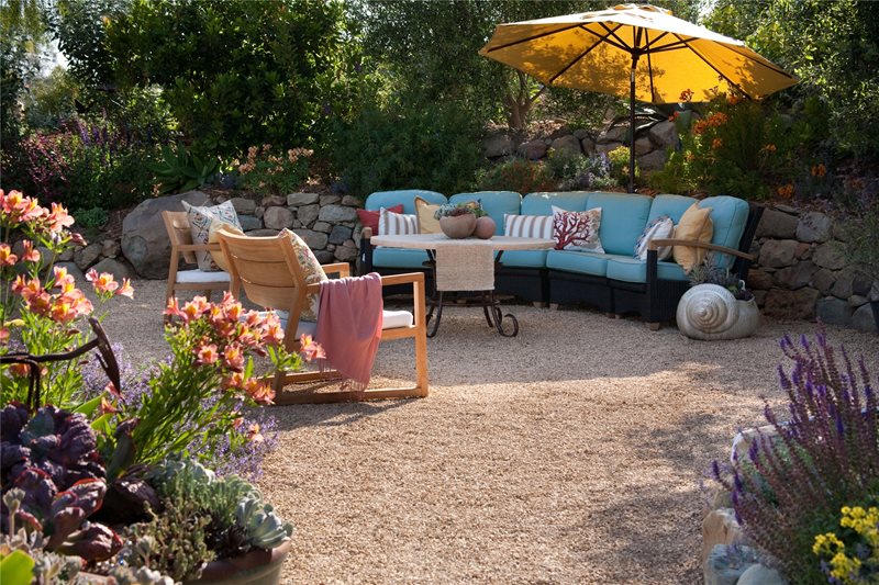 超大的花园家具座位区域宽限期设计伙伴圣塔芭芭拉，加利福尼亚