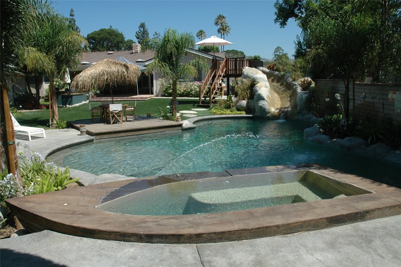 游泳池绿色场景，加利福尼亚州查茨沃思