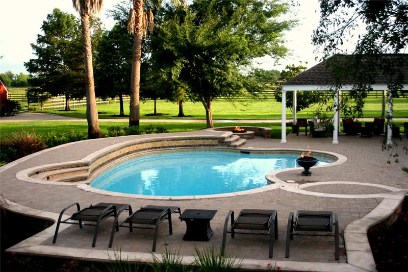 定制游泳池，泳池设计德克萨斯州美化莱特富特风景公司