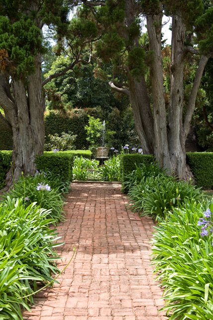 Brick Path, Straight Path
Walkway and Path
Grace Design Associates
Santa Barbara, CA