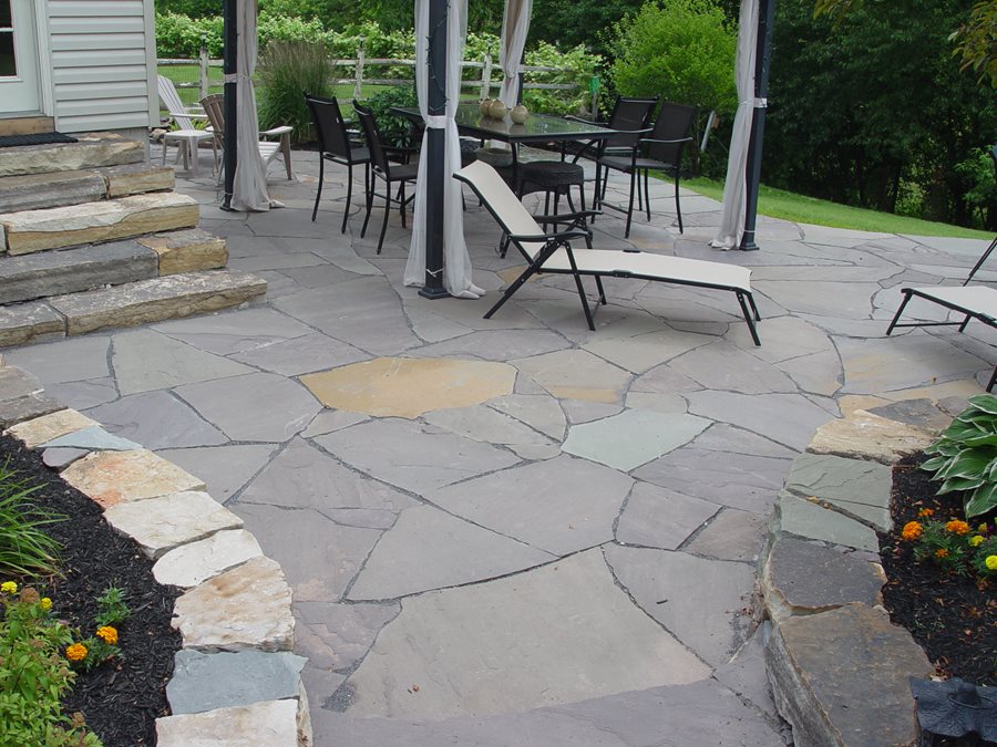 How To Install Flagstone Landscaping, How To Make A Flagstone Patio With Concrete
