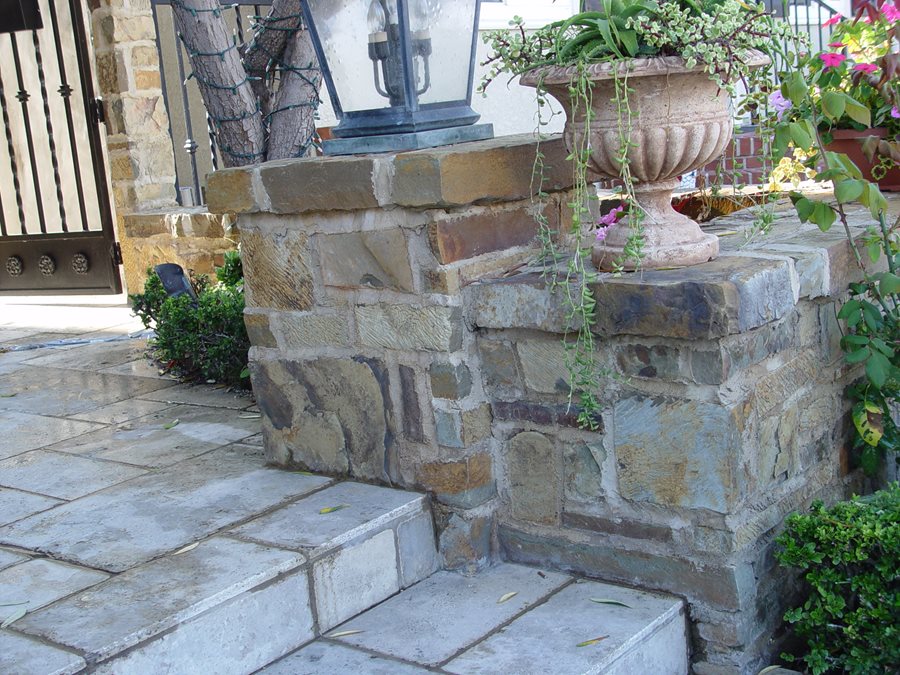 Veneer Retaining Walls Landscaping Network - How To Build A Flagstone Wall With Mortar