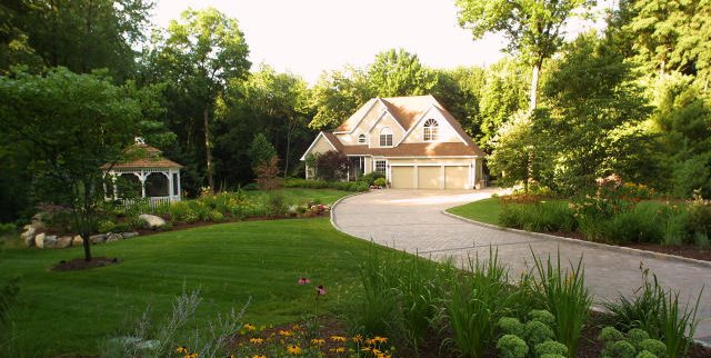 Large Front Yard Lawn And Plantings
Northeast Landscaping
Neave Group Outdoor Solutions
Stamford, CT